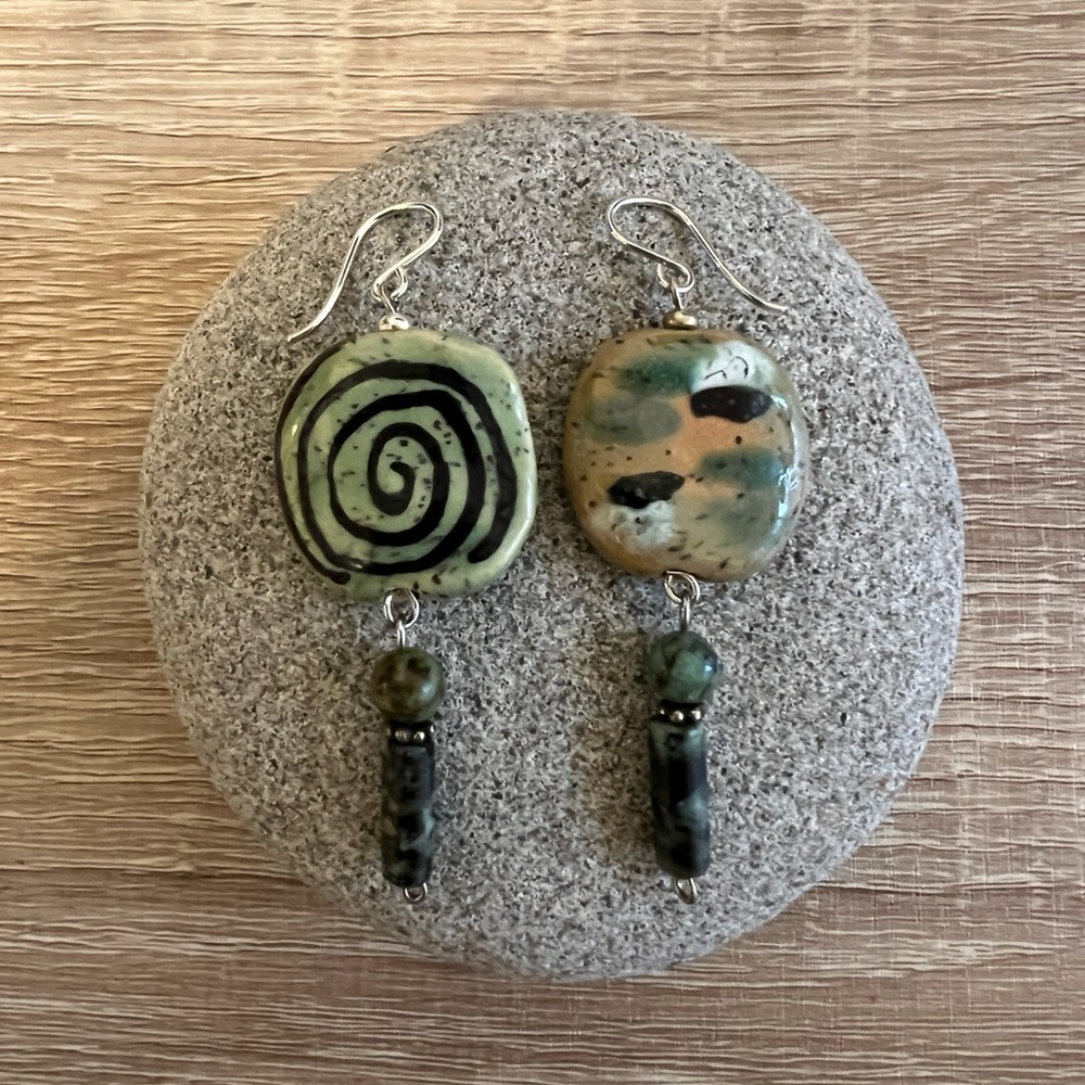 Kazuri bead earrings. - Picture 3 of 3